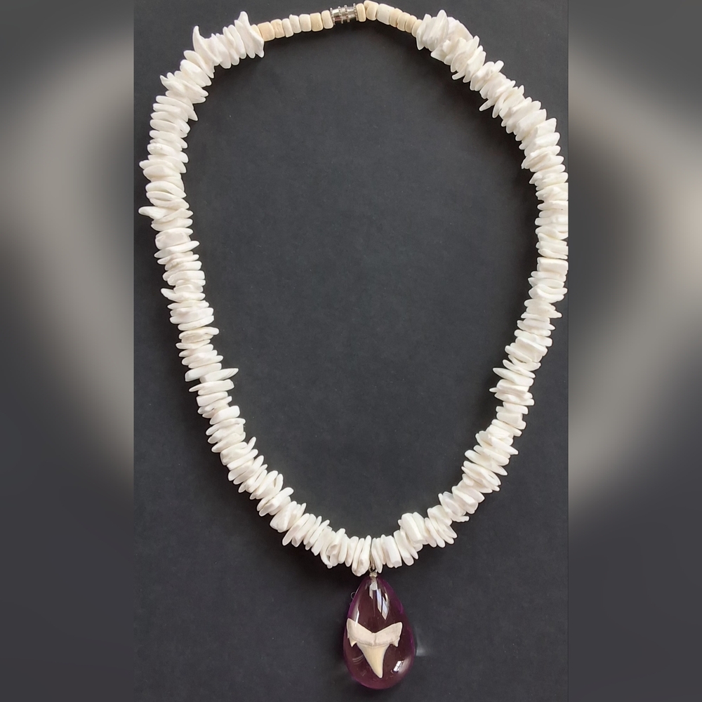 White Natural Shell Necklace with Organic Texture. Never Used No Tags, No Box
